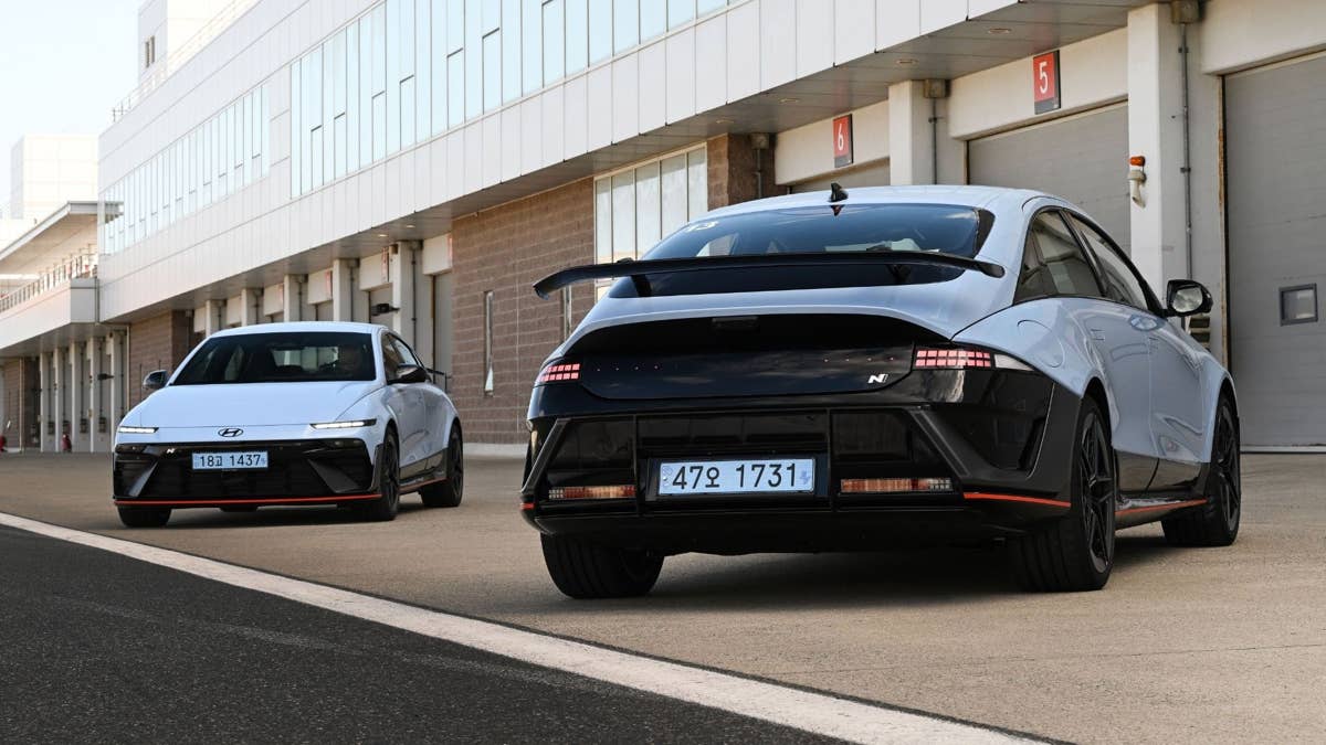 O sedã elétrico da Hyundai acaba de vencer o Lexus LFA em Nürburgring