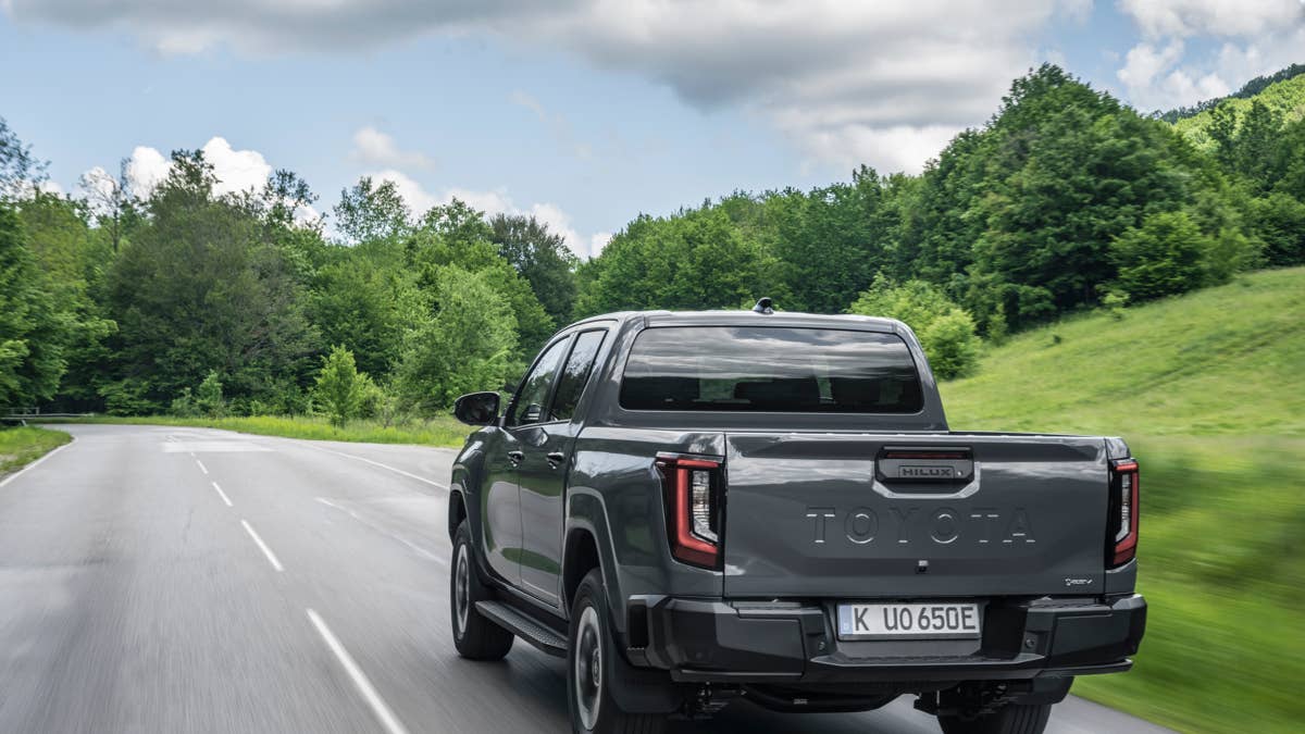A Hilux elétrica da Toyota parece difícil até você ver o alcance e o reboque