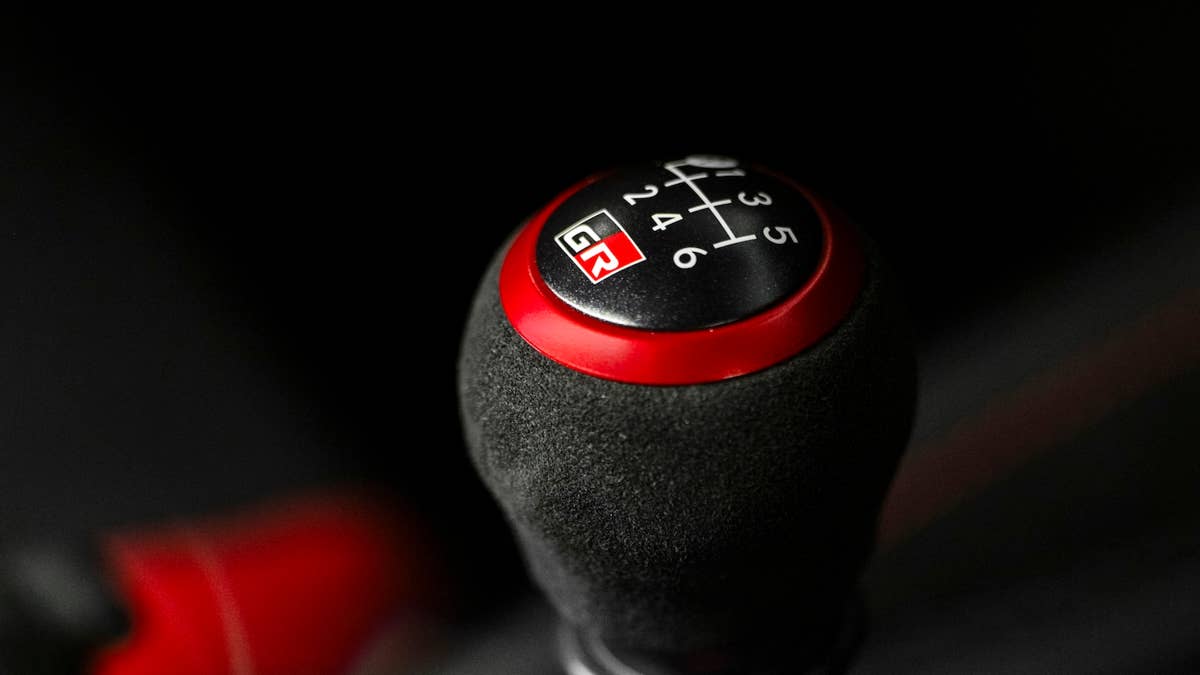 O manual falso de EV da Toyota pode parar se você dirigir mal