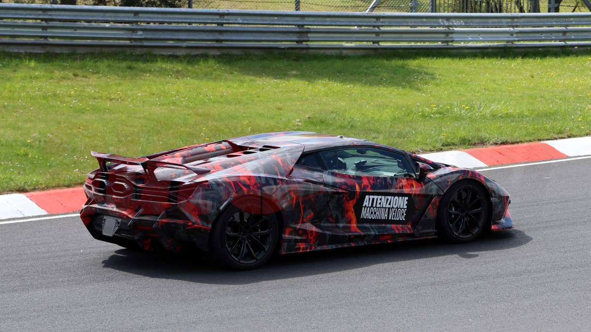 Rumores de Lamborghini Revuelto SV apontam para 1.065 cv e apenas 1.963 carros