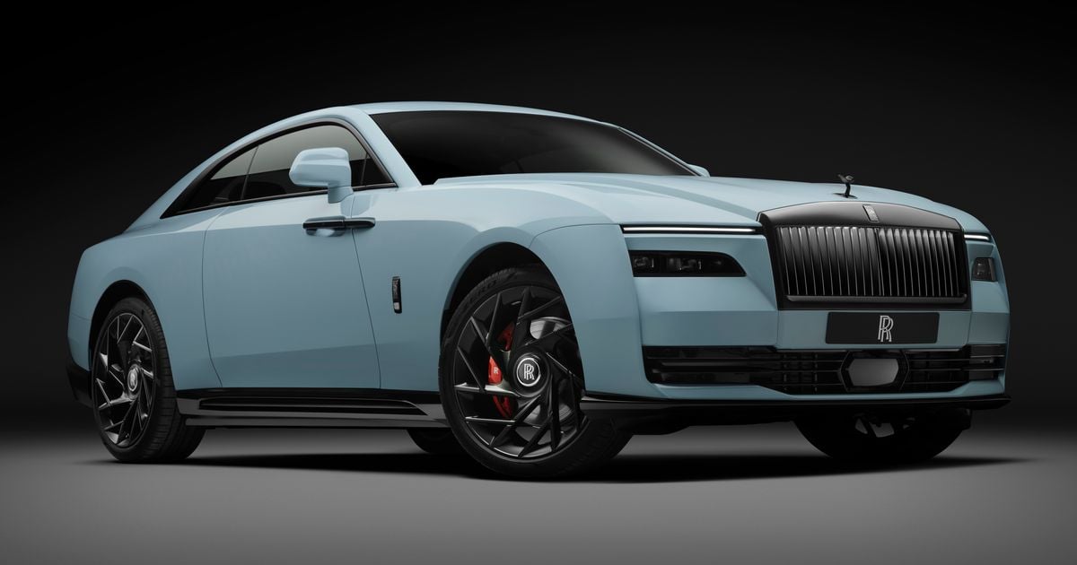 A atualização 2027 do Rolls-Royce Spectre tem mais potência e alcance aprimorado