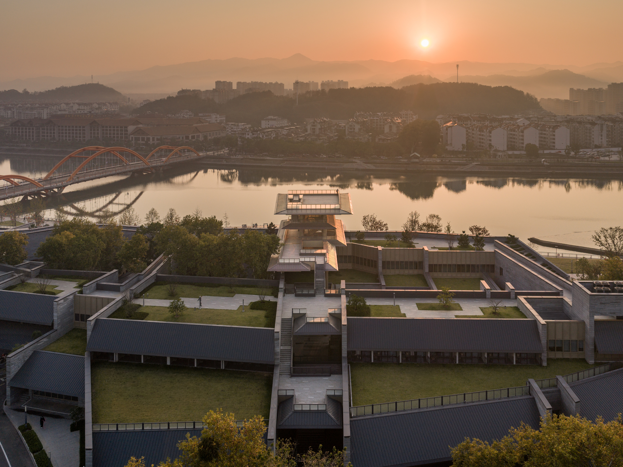 Terraço Urbano Jiangshan Tonglumen / gad