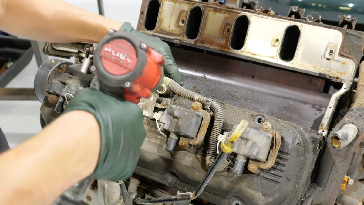O V8 de maior produção da Chevy tinha uma fraqueza que esta desmontagem não conseguiu esconder
