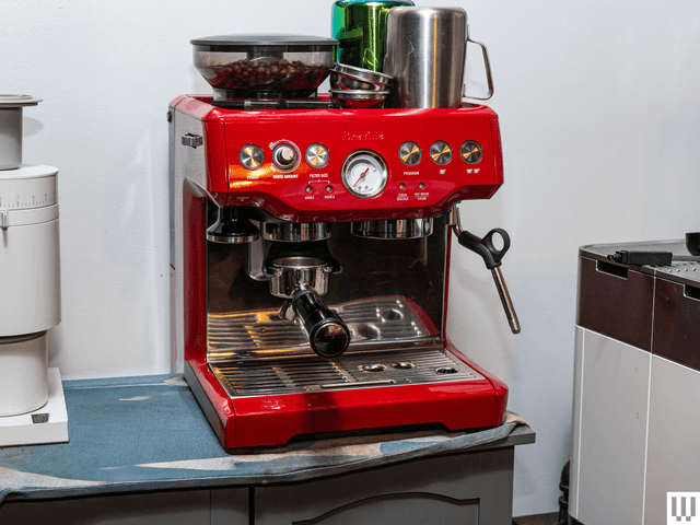 A melhor máquina de café expresso Breville está com 30% de desconto agora (2026)