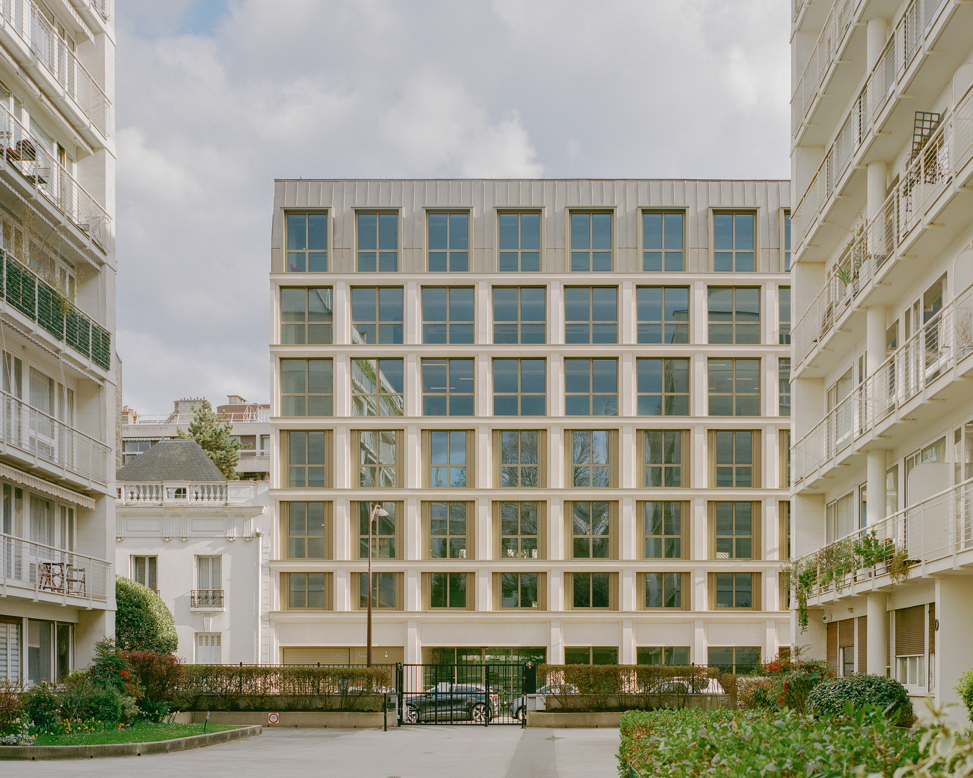 Rue de l’Eglise – Transformação de Prédio de Escritórios / Vincent Lavergne Architecture Planejamento Urbano + COVE Architects