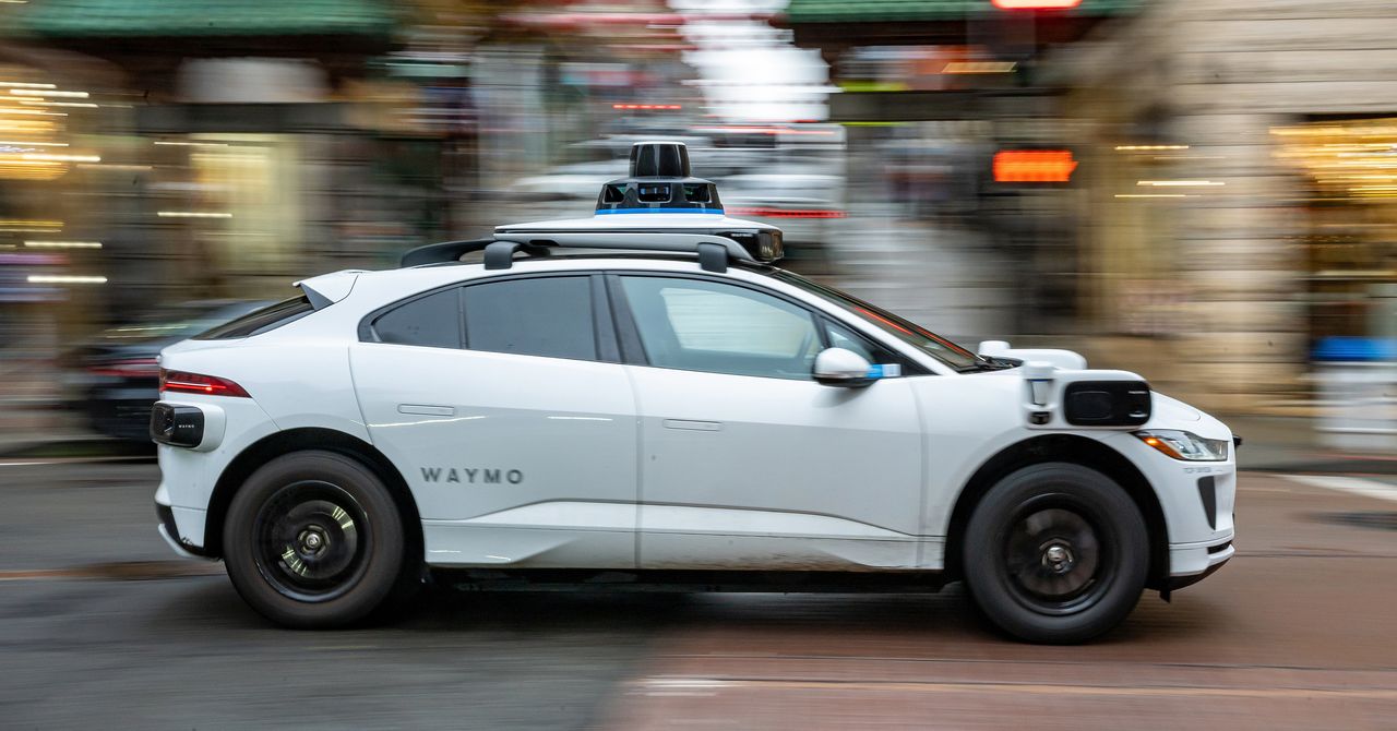 Waymo relembra Robotaxis sobre o risco de que eles dirijam em alta velocidade em zonas de construção de rodovias
