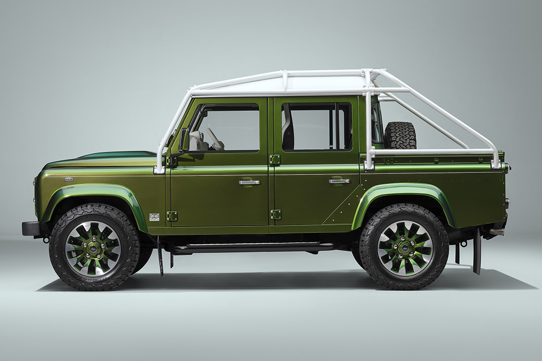 Land Rover passou 400 horas pintando cada um desses quatro Defender V8 clássicos que mudam de cor