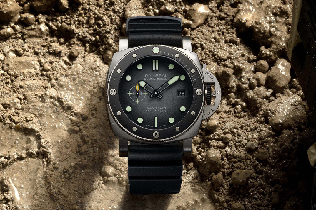 O mergulhador submersível Navy SEALs da Panerai é um exagero gloriosamente tático