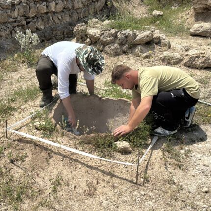 3º c. enterro de pithos encontrado em Adrianópolis – The History Blog