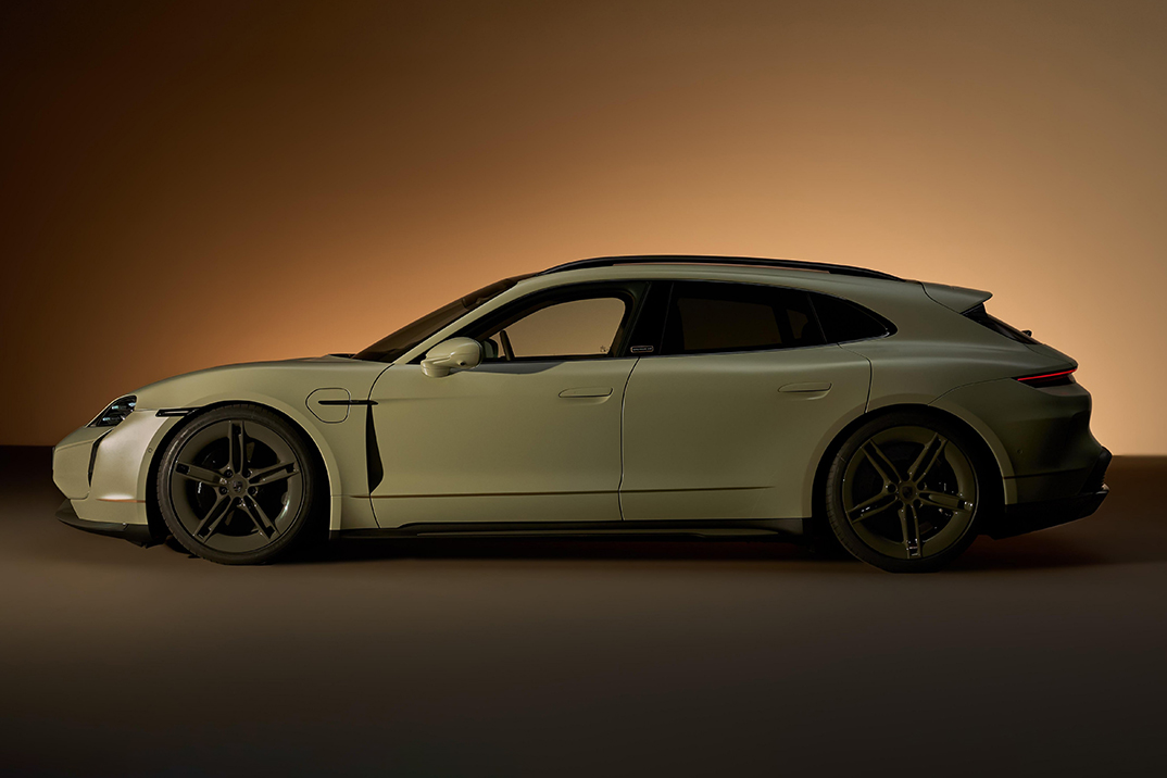 Porsche pintou um Taycan Sport Turismo Olive Drab de 938 HP para combinar com um Clubhouse de Londres
