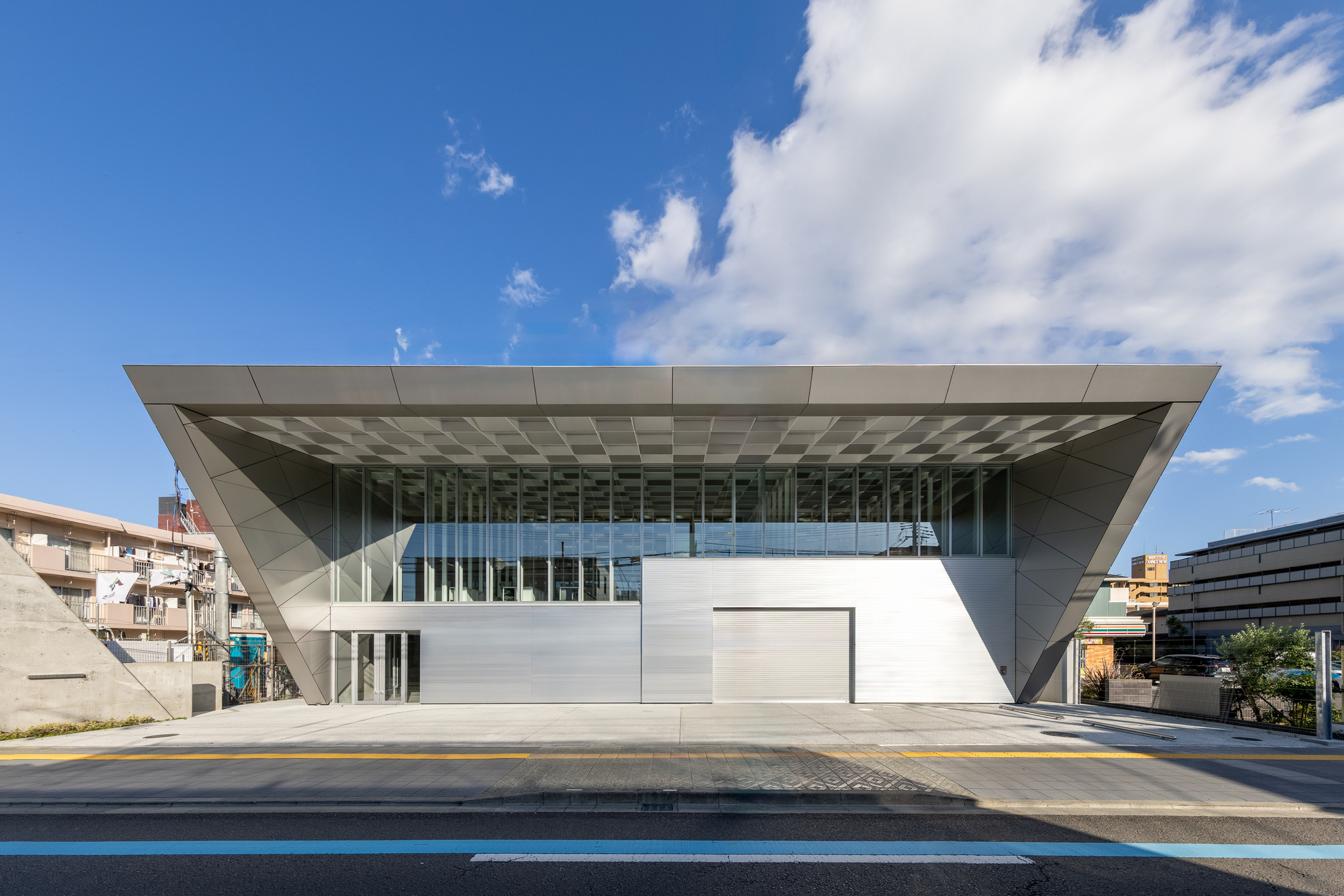 Filial de Sendai da indústria de Lightning Rod de Osaka/escritório de arquitetos T2P