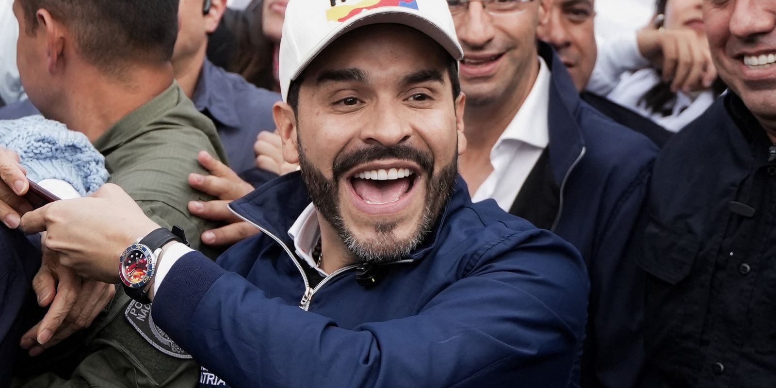 Candidato de direita La Espriella vence disputa acirrada na Colômbia