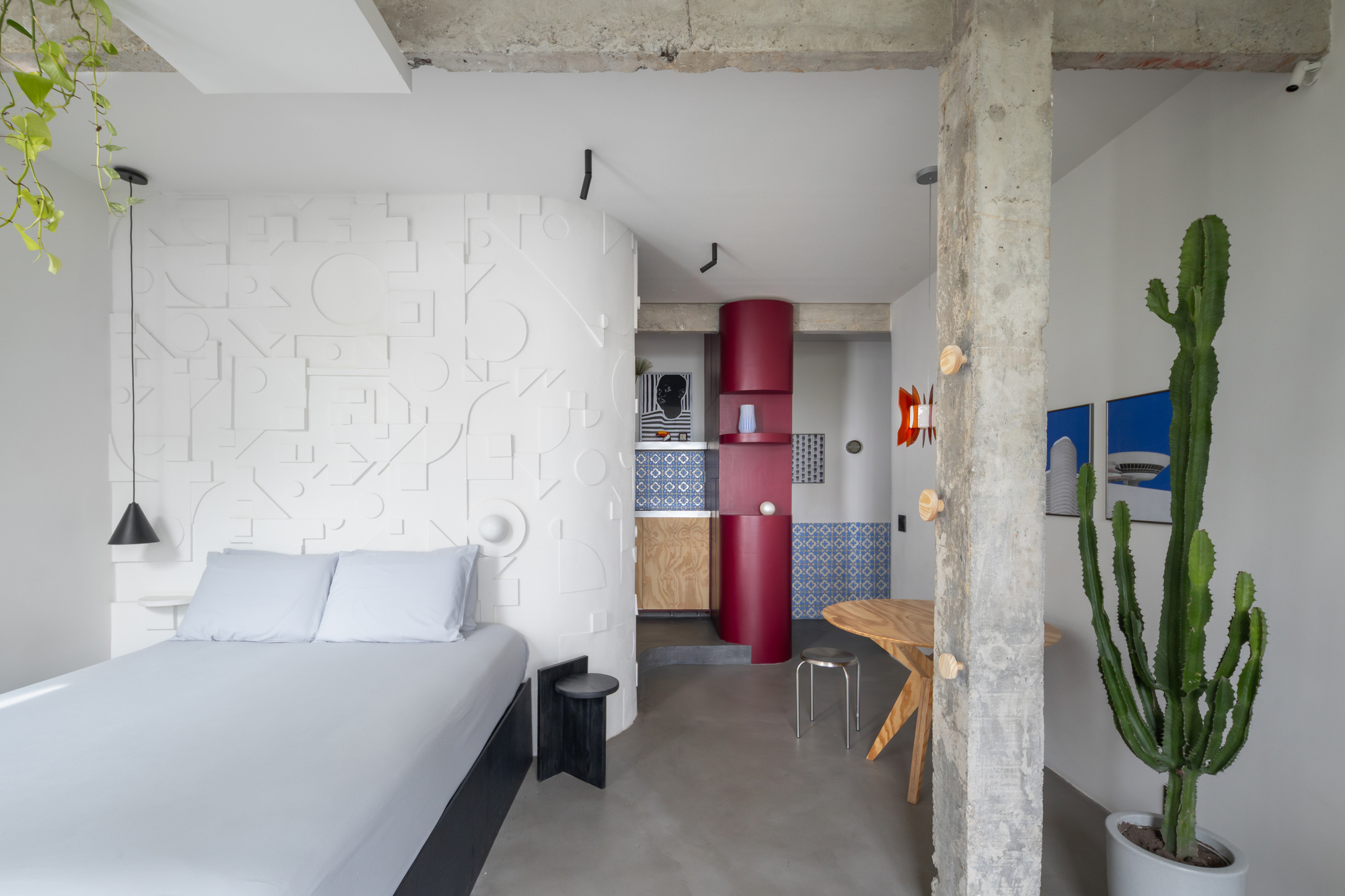 O apartamento que começou com azulejo / Atelier Glushkó