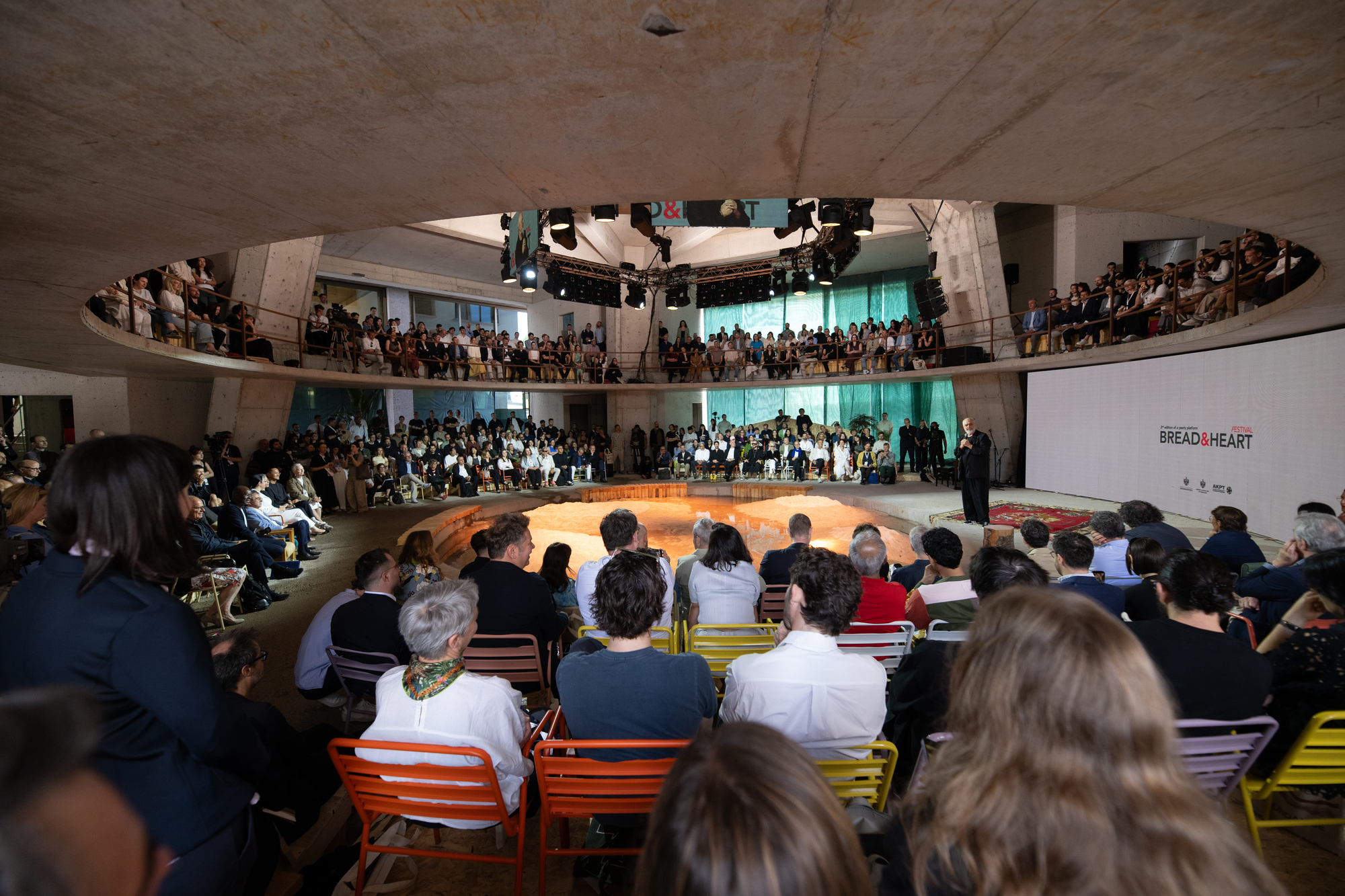 Vá para o leste: o que o Festival Bread & Heart de Tirana revela sobre arquitetura e paisagem
