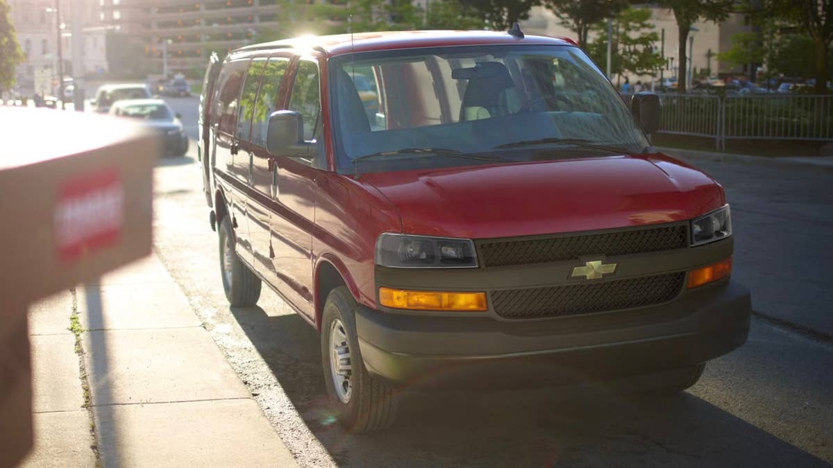 Chevrolet Express e GMC Savana Recall alertam que vans podem se mover inesperadamente
