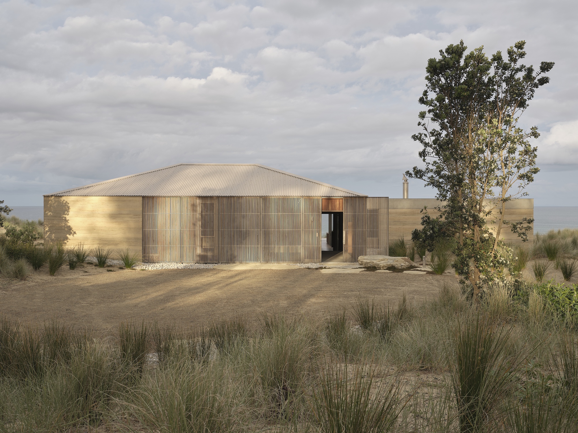 Casa Dupla com Pátio / Roberts Gray Architects