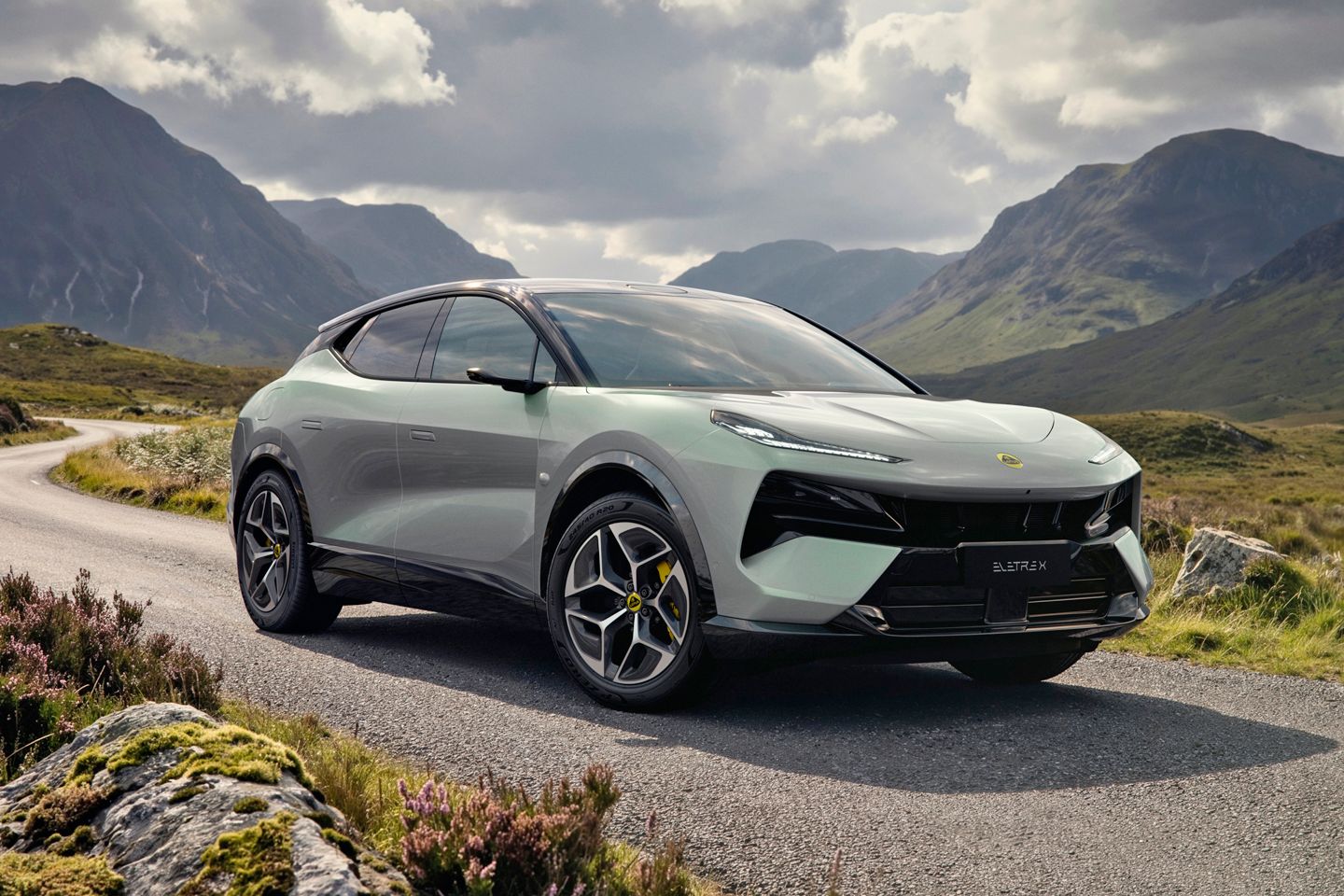 Lotus Eletre X Hybrid à venda na Europa