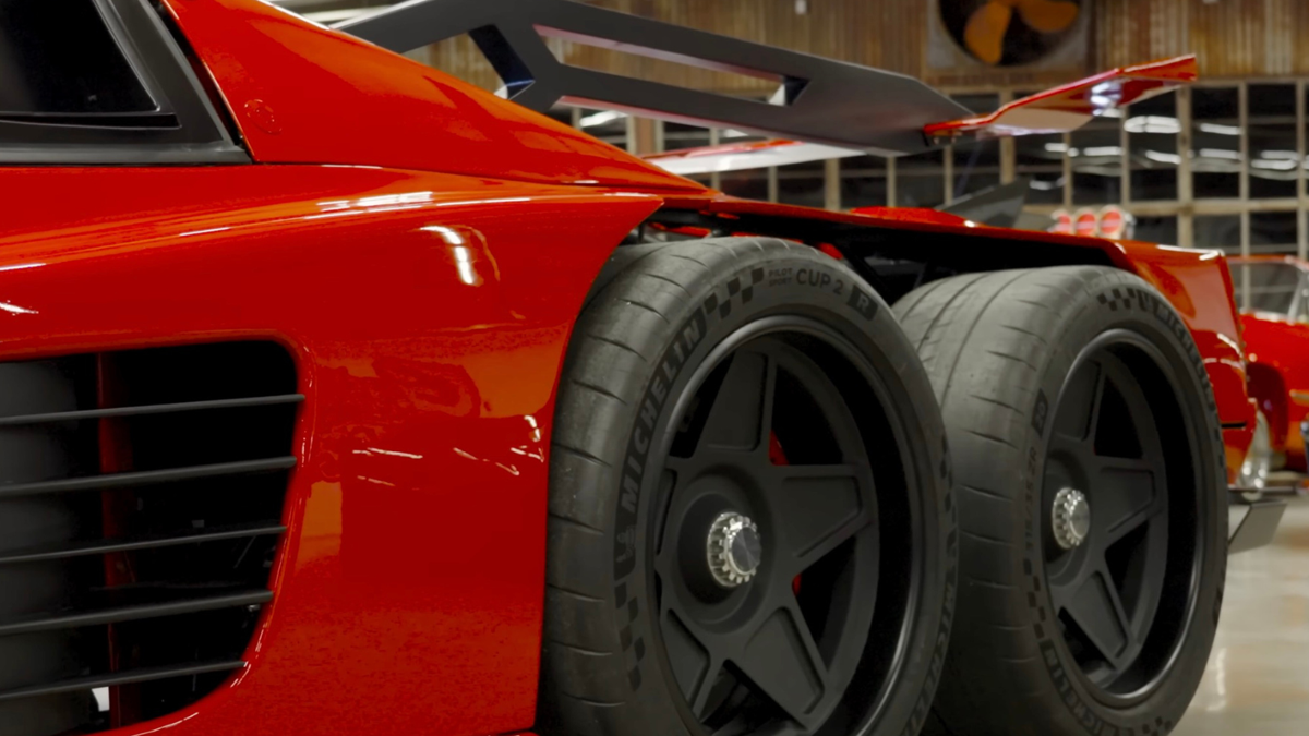 Ferrari Testarossa 6×6 de alguma forma existe e acabou de dar sua primeira volta