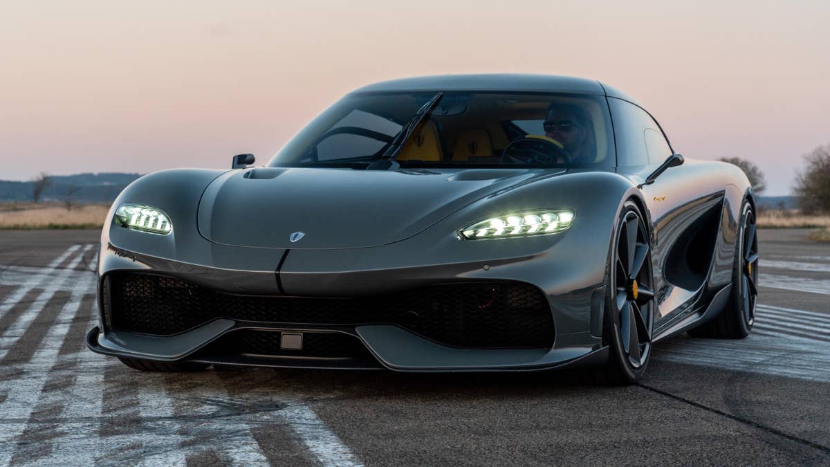 O hipercarro de quatro lugares e 2.300 HP da Koenigsegg está finalmente chegando aos clientes