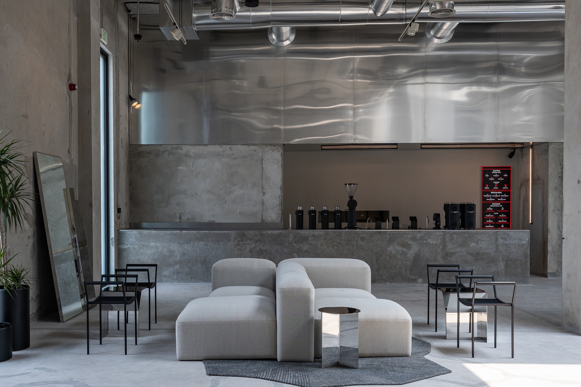 Espaço Koncrete / shell+core | ArchDaily