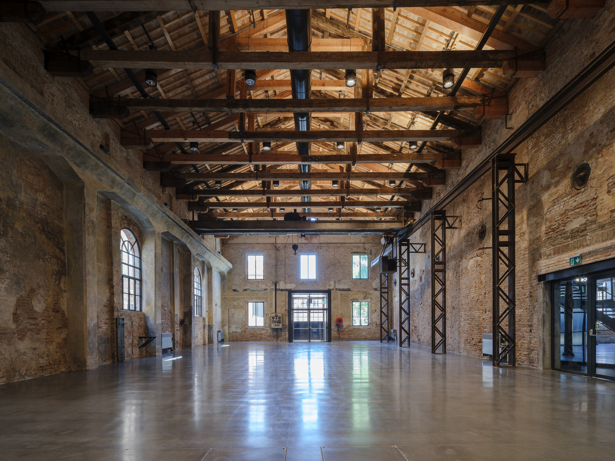 A Bienal de Veneza inaugura nova sede para seu arquivo histórico no Arsenale