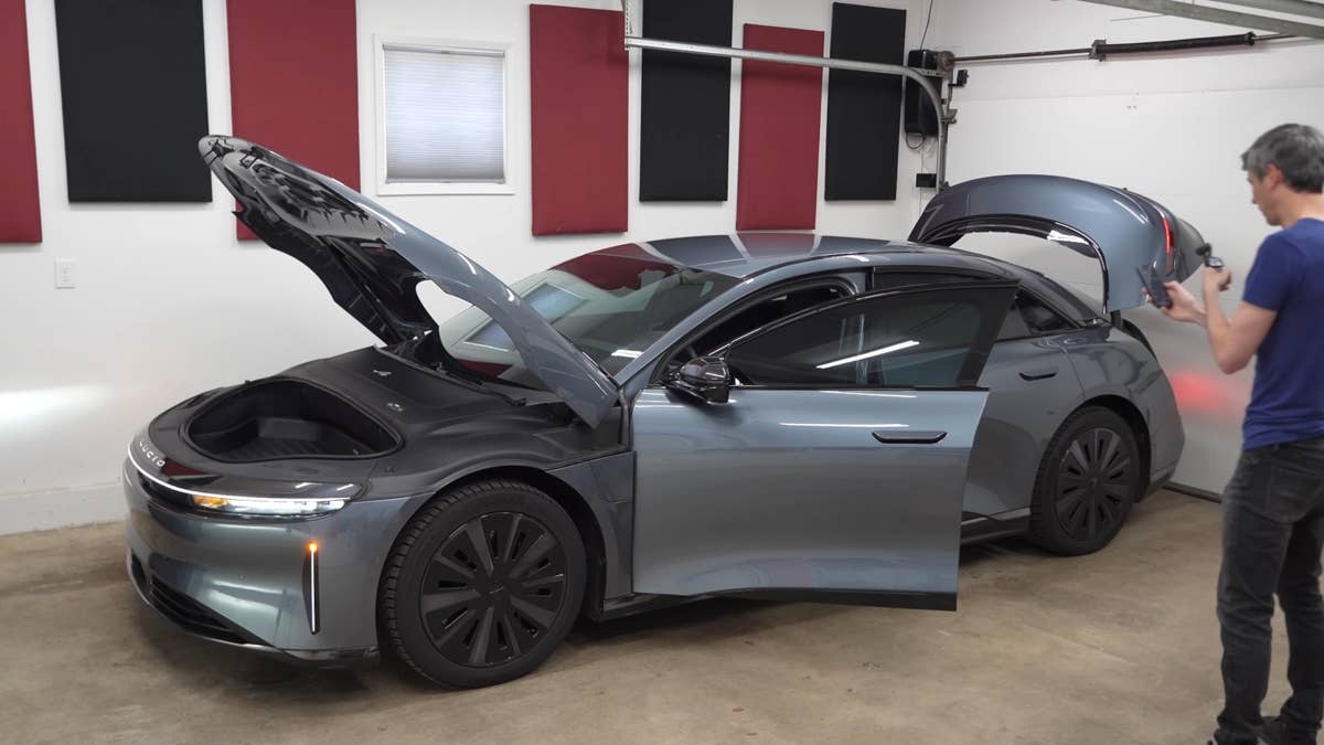 O proprietário da Lucid Air afirma que a empresa o culpou por estacionar veículos elétricos do lado de fora no inverno