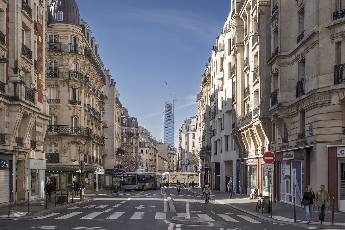 Paris como Laboratório Vivo: Proximidade, Inclusão e a Escola como Infraestrutura Climática e Social