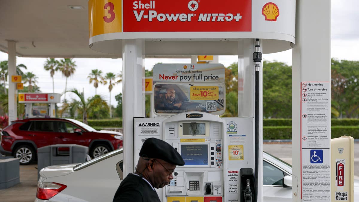 Os preços da gasolina estão caindo, mas os grandes caminhões da América ainda têm problemas
