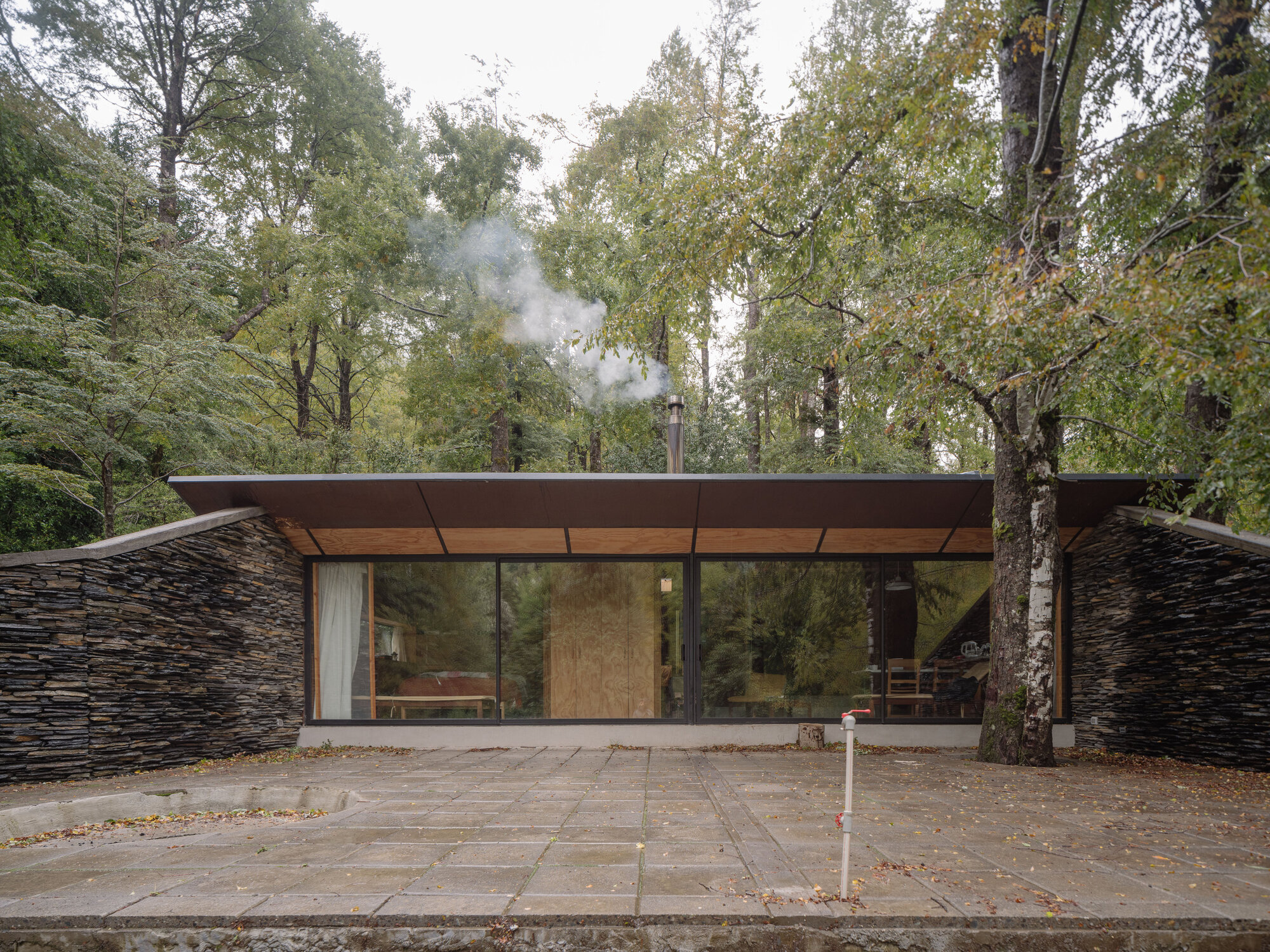 Refúgio Huerquehue / DRAA | ArchDaily