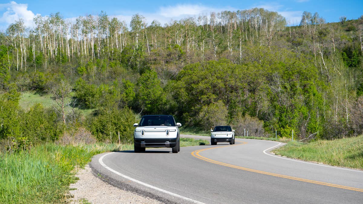 Rivian é acusada de vender veículos elétricos com tecnologia autônoma que não conseguia entregar