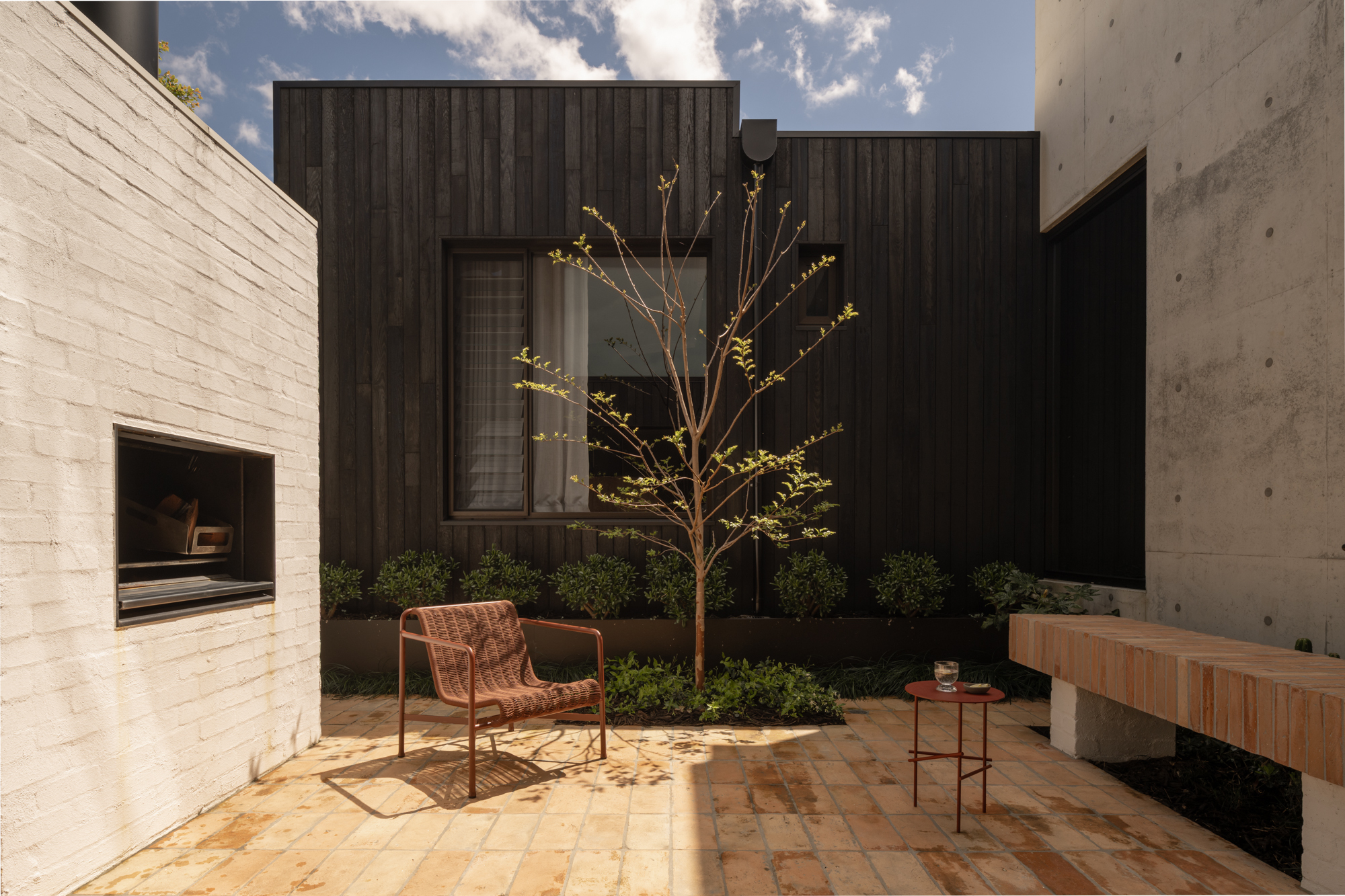 Casa Shou Sugi Ban / Sandy Anghie Architect