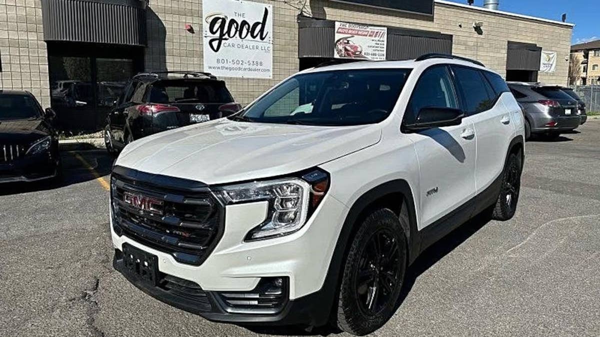 Revendedor de Utah acusado de vender US$ 2 milhões em carros destruídos