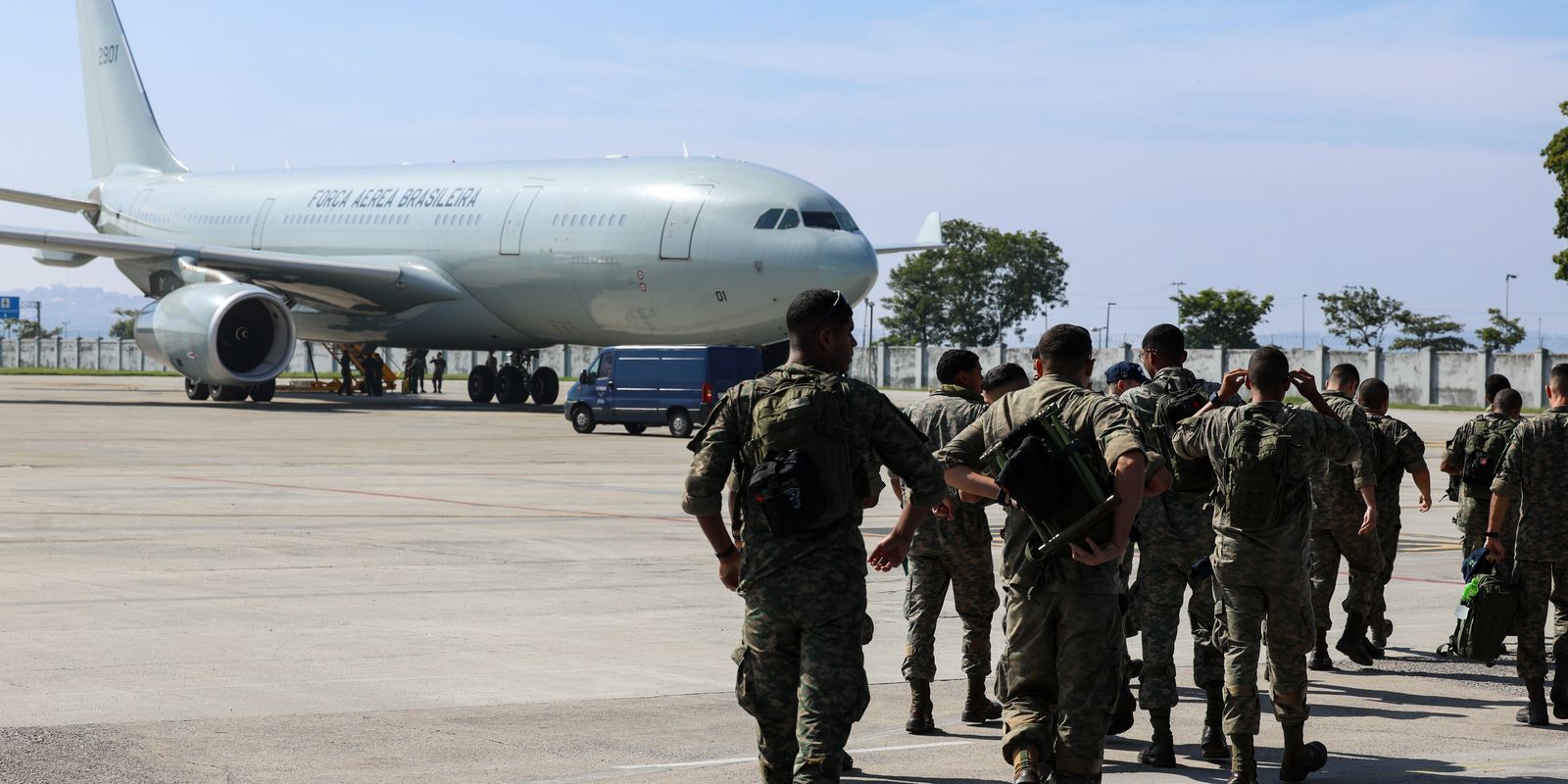 FAB envia militares e 18 toneladas de medicamentos para a Venezuela