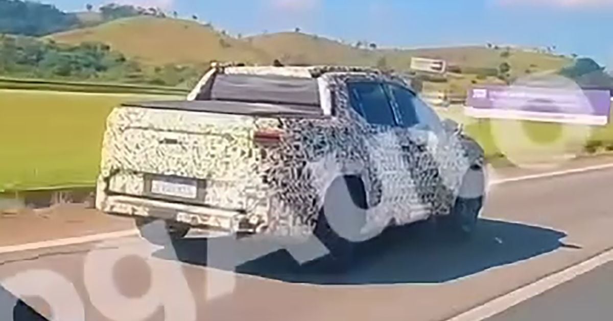 Toyota Corolla Cross ute espionado no Brasil
