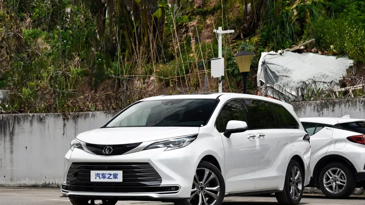 Toyota Sienna atualizado revelado com uma enorme tela central