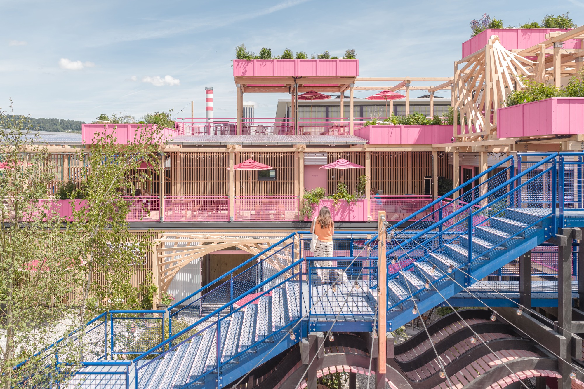 Complexo Remise Rosa / Hello Wood