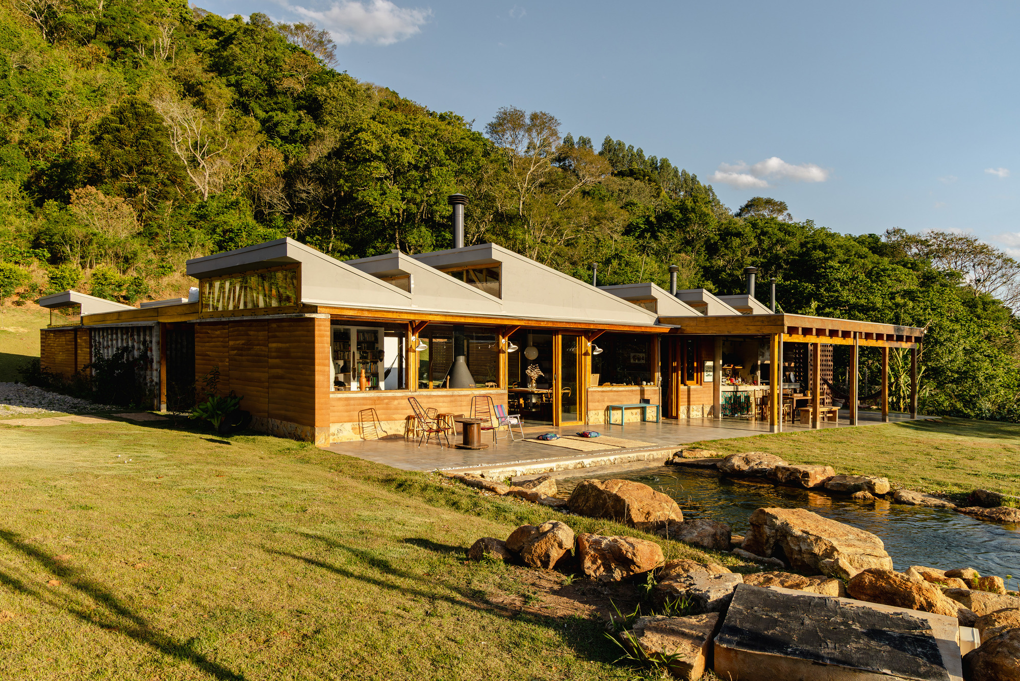 Matita-Perê House / Matéria Base