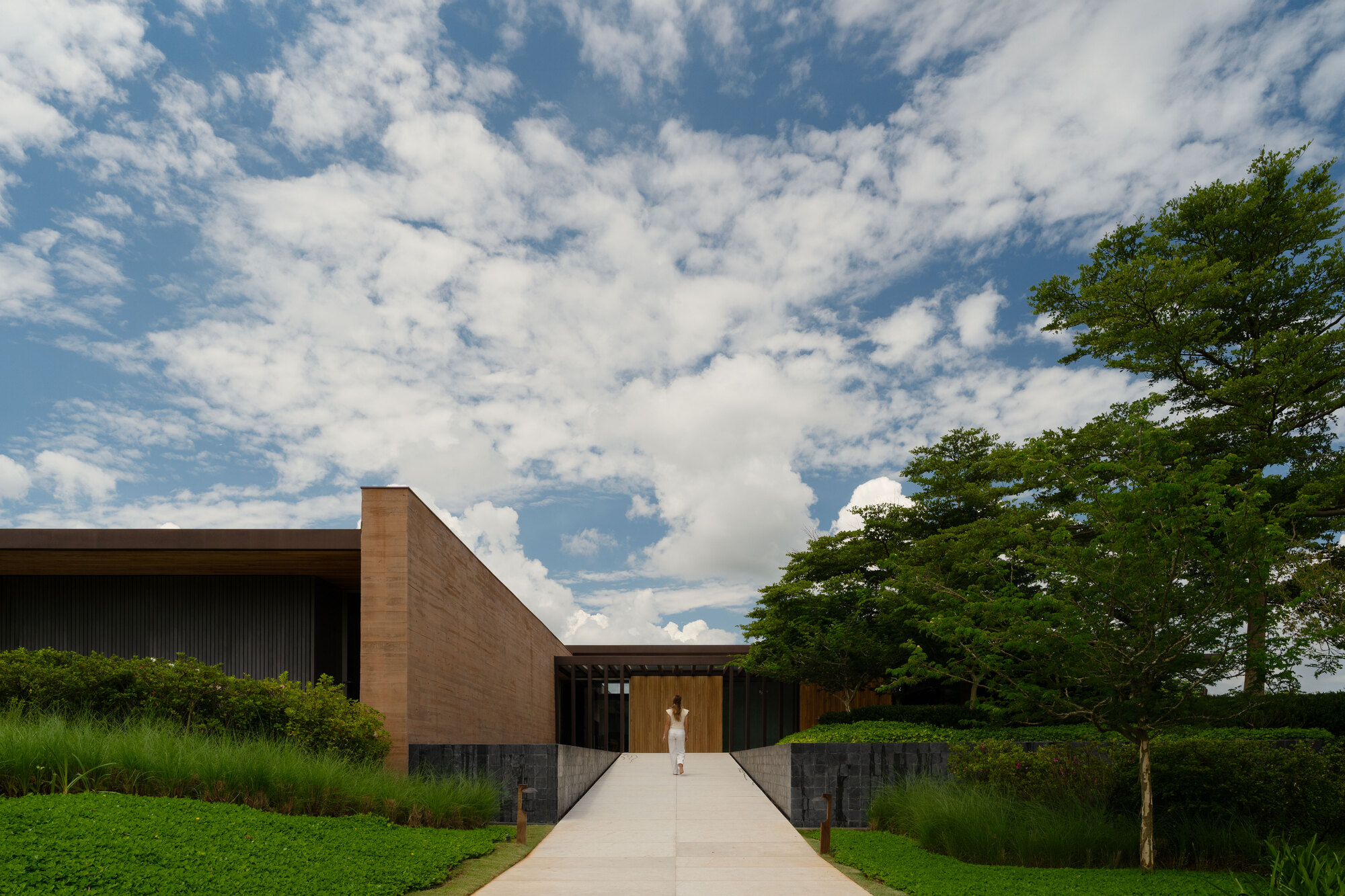 Tear House / Felipe Caboclo Arquitetura