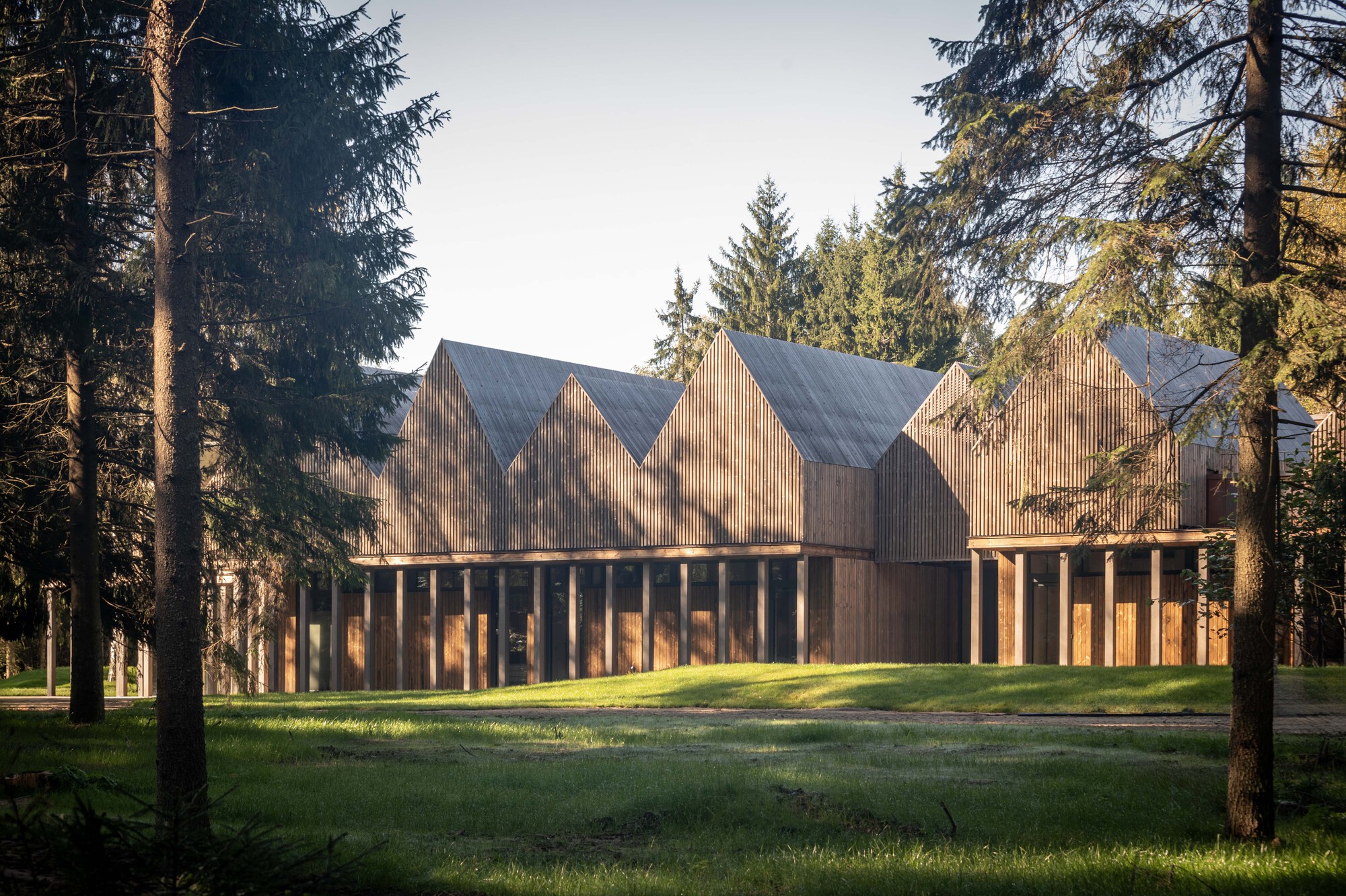 Retiro Santuário / arcos | ArchDaily