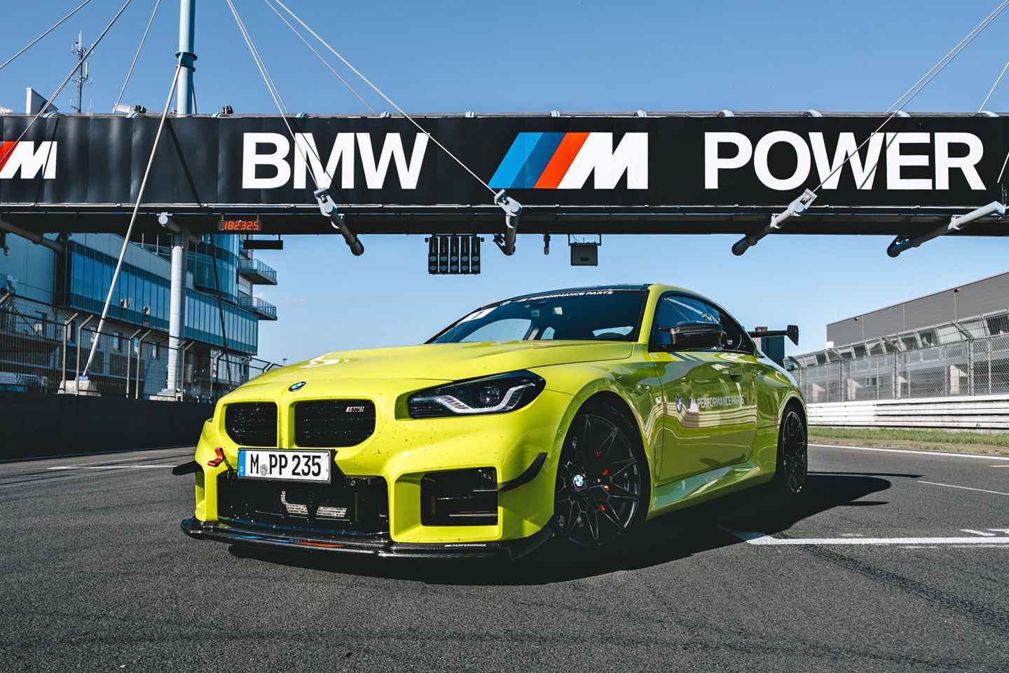 Kitted BMW M2 arrebata recorde de volta do CS
