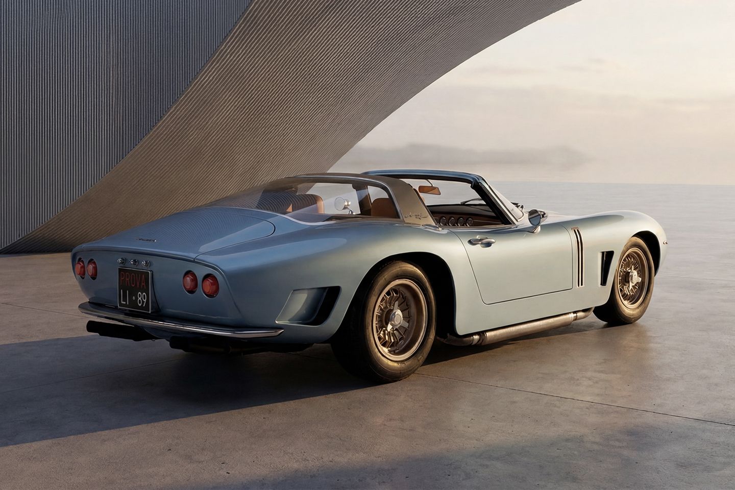 O novo Bizzarrini 5300 descapotável nos dá um alô