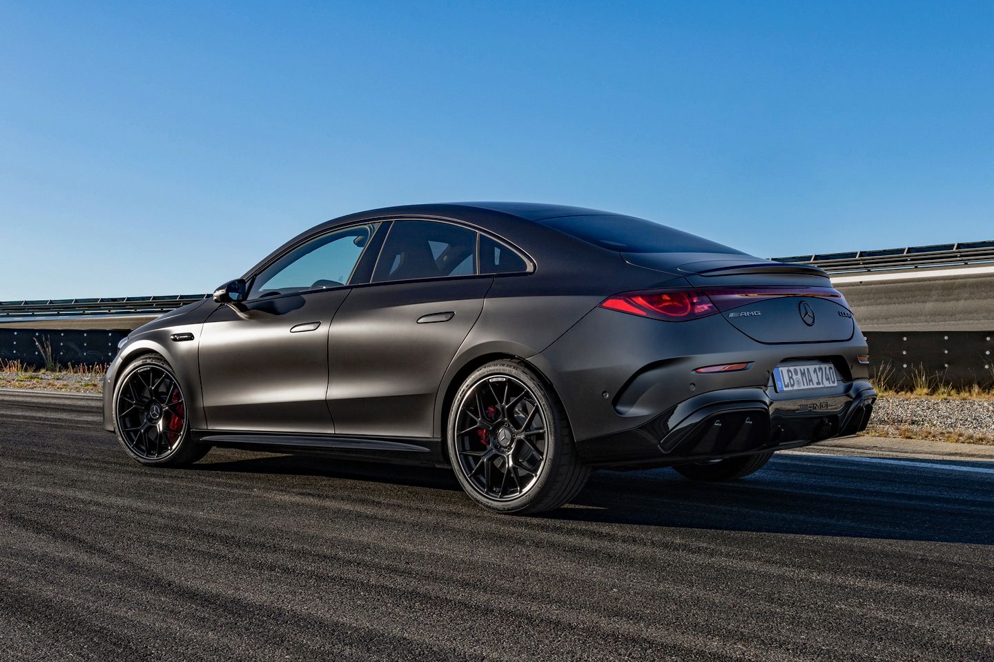 Novo Mercedes-AMG CLA 45 é ‘impensável’ EV de 680 cv