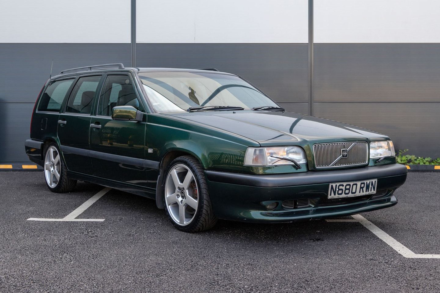 Volvo comemora 35 anos de pioneirismo no 850