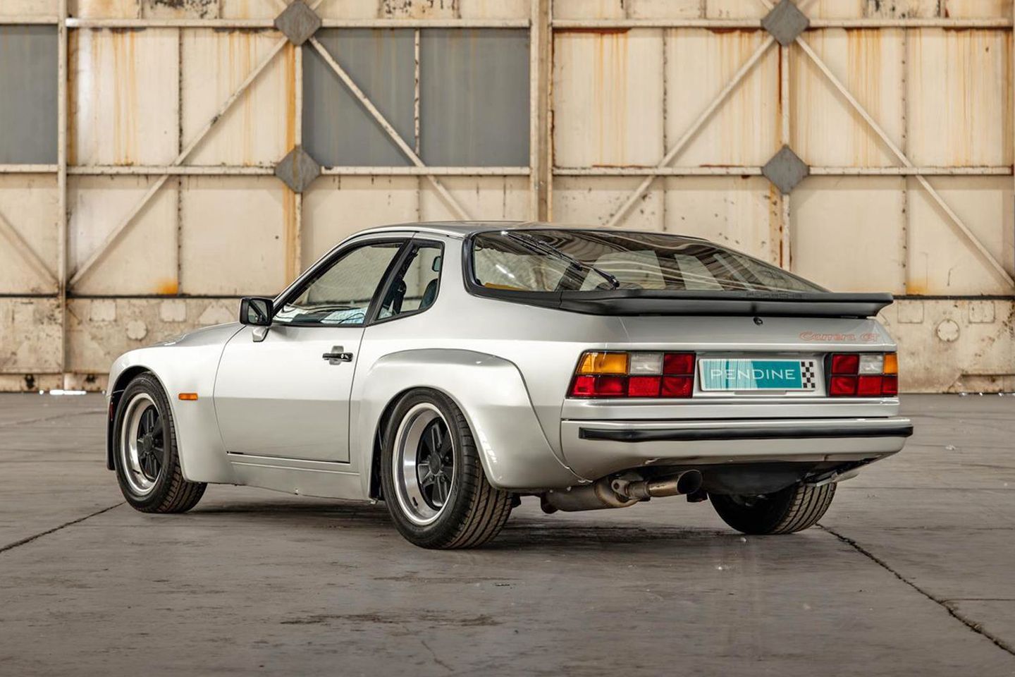 Um dos 75 Porsche 924 Carrera GT | Identificado