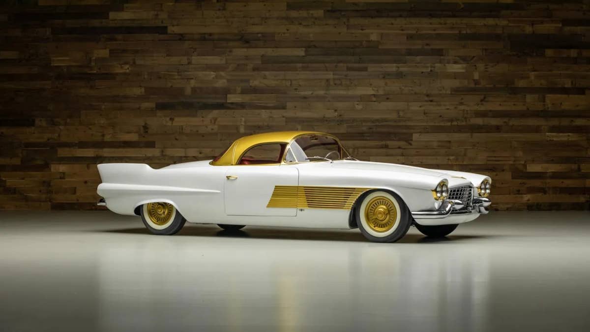 Este Cadillac único com acabamento dourado está finalmente à venda