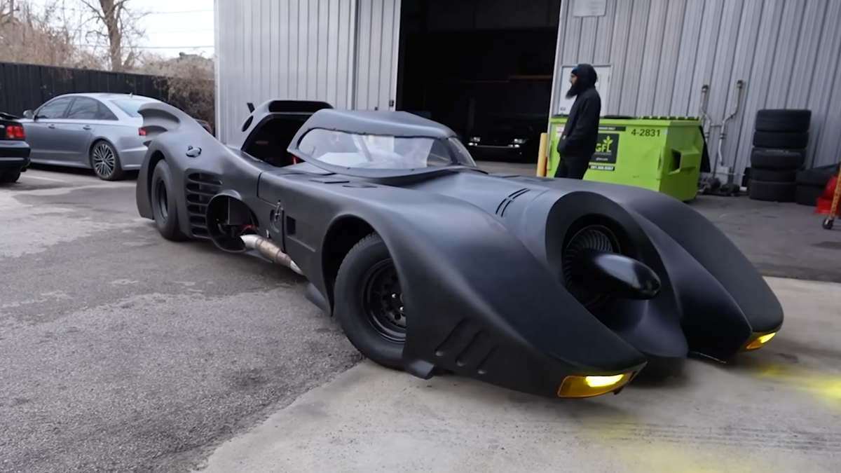 Um médico de Houston dirige um batmóvel de 1.000 HP na rua