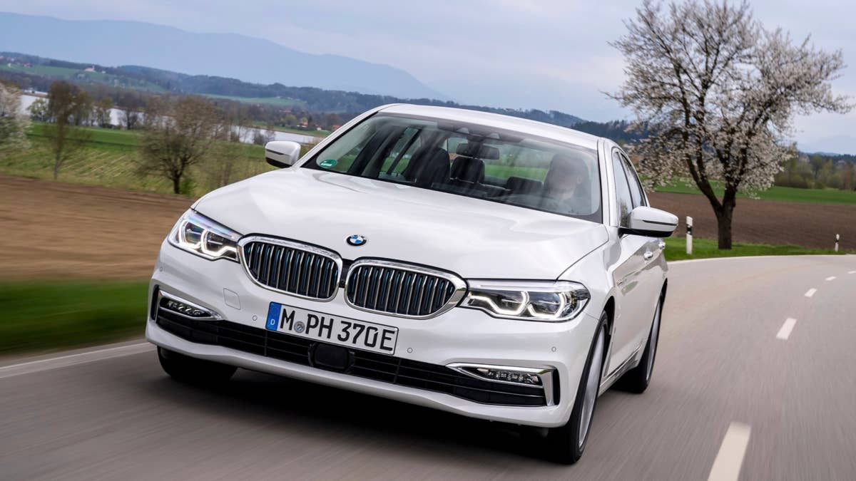 BMW faz recall de 29 mil sedãs híbridos e alerta proprietários para estacionarem do lado de fora