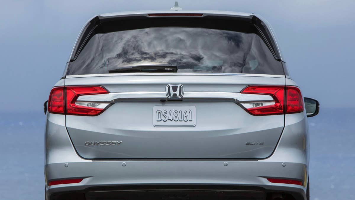 Honda faz recall de 325.000 minivans Odyssey depois que a primeira correção da câmera falha