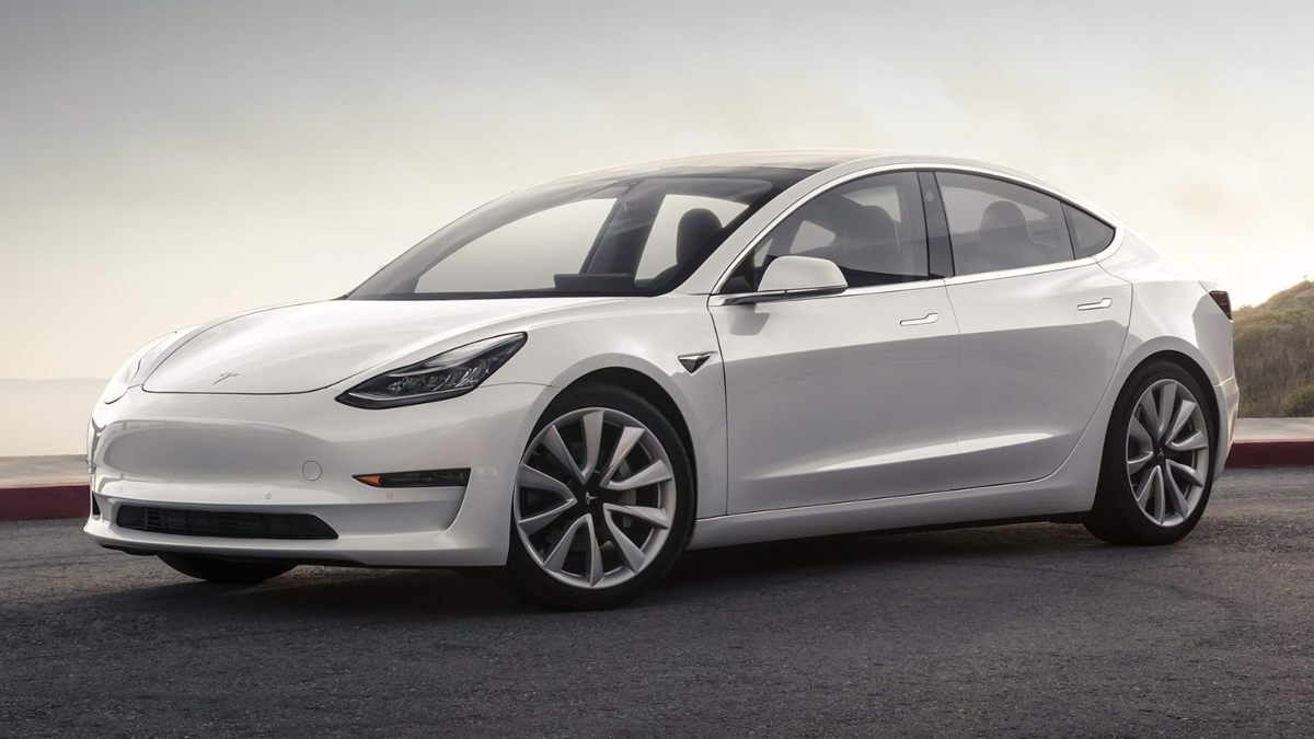 Tesla Model 3 passa semáforo vermelho e destrói Corvette em vídeo da Dashcam