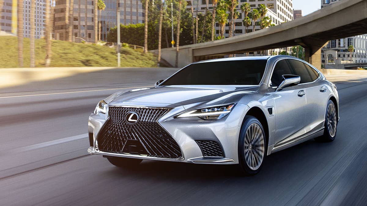 Lexus matou o LS na América, mas ainda não morreu